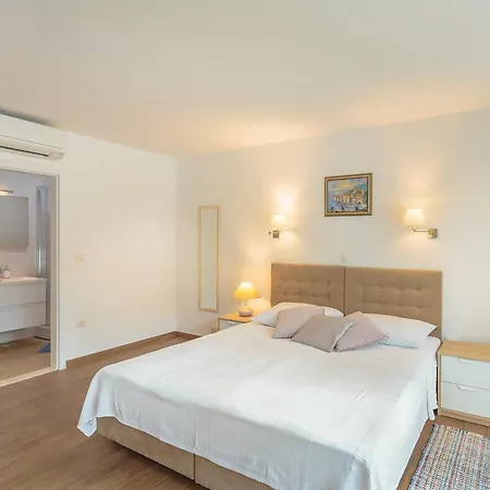 Hedera Studio 3 *